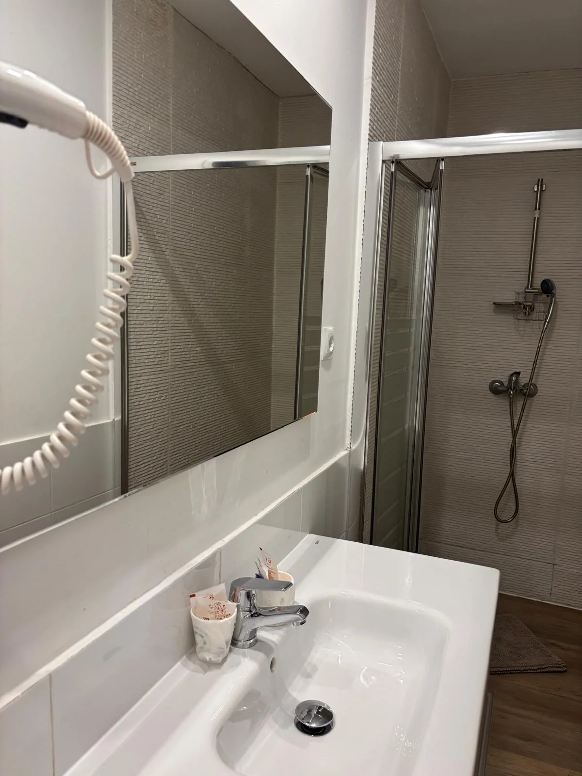 Room image thumbnail 16